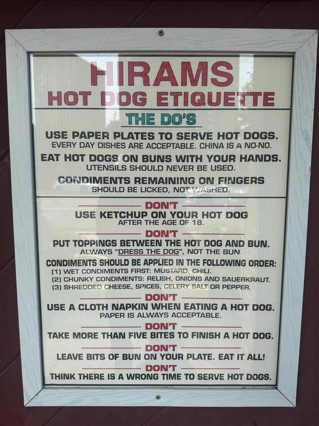 Hiram'sのHOT DOG ETIQUETTE看板