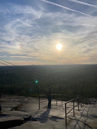 大きな岩山、ストーン・マウンテンとは！ | Seeknet USA