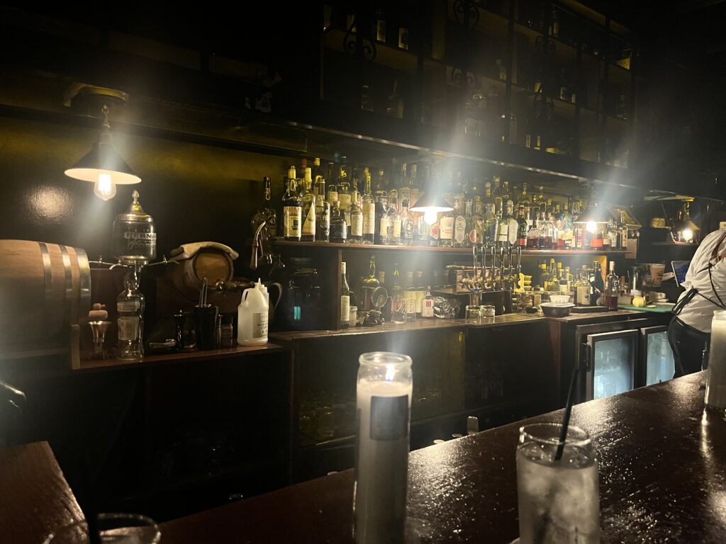 Jazzバー紹介 - The Exhibition Room