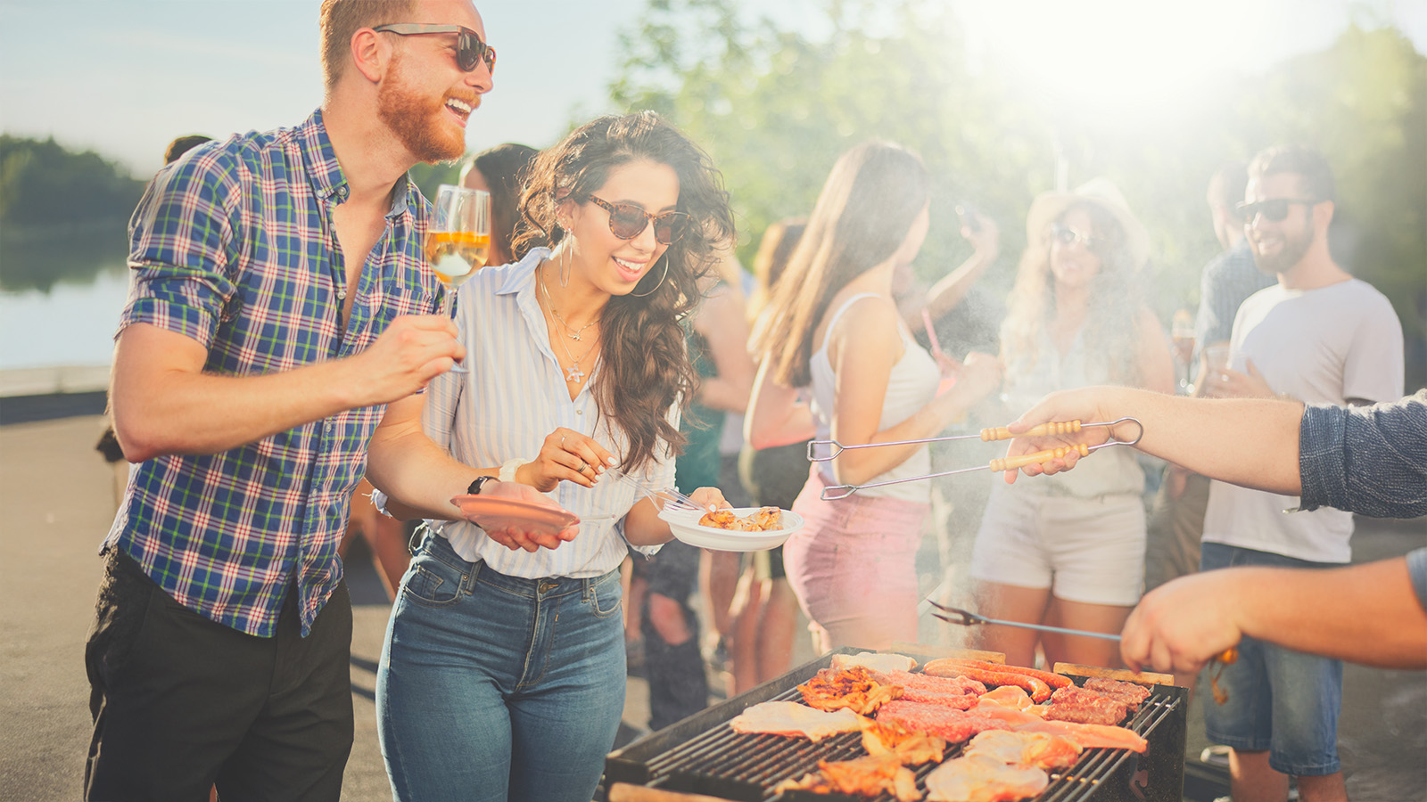 BBQを楽しむ人たち