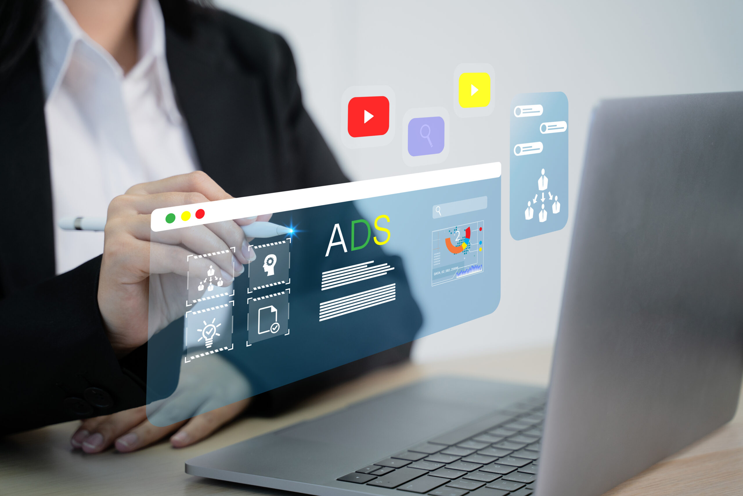 SNS ADをイメージした女性の画像