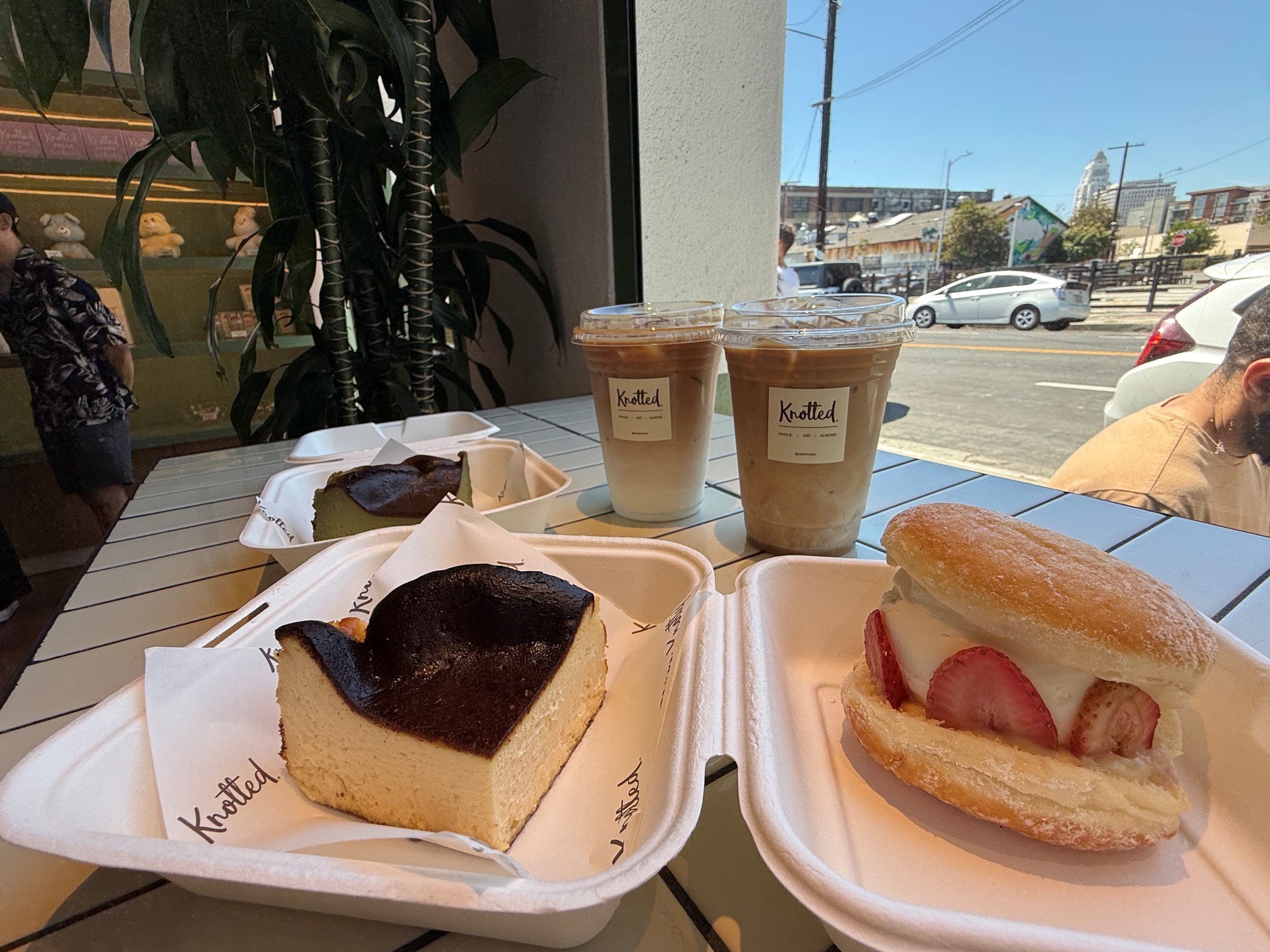Injeolmi Mochi LetteとBlack Sesame Mochi Lette