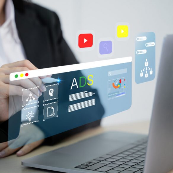 SNS ADをイメージした女性の画像